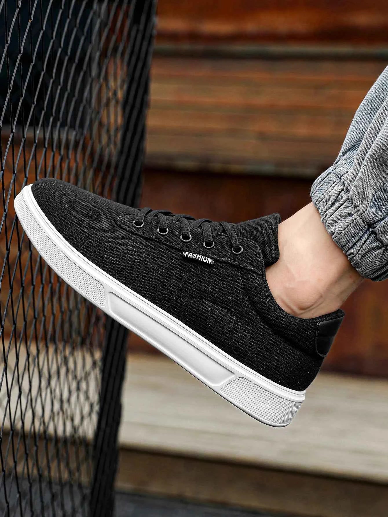 Men's Simple Style Classic Black and White Contrasting Canvas Stitching Lace-Up Low-Top Basic Sneakers, Versatile Casual Sports Shoes That Can Be Worn in All Seasons