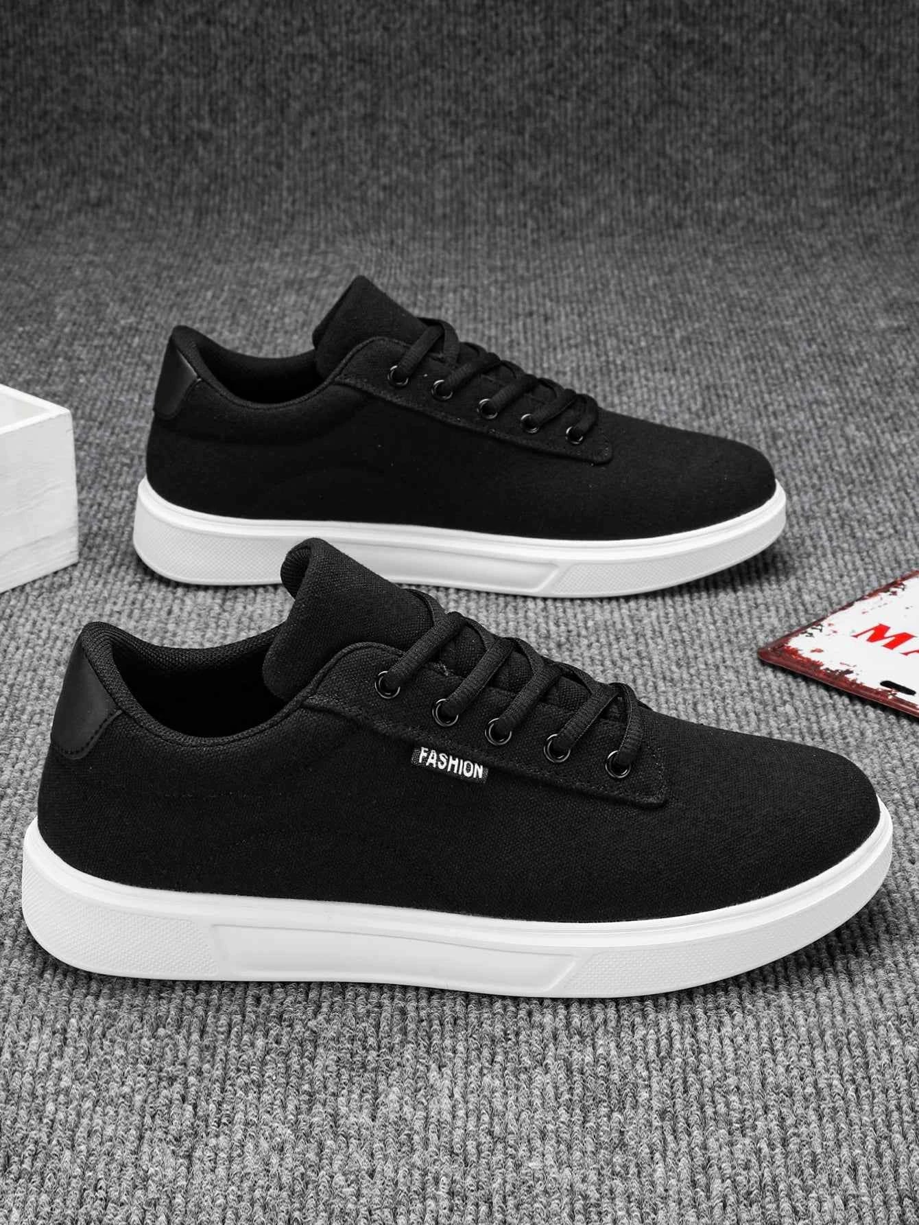Men's Simple Style Classic Black and White Contrasting Canvas Stitching Lace-Up Low-Top Basic Sneakers, Versatile Casual Sports Shoes That Can Be Worn in All Seasons