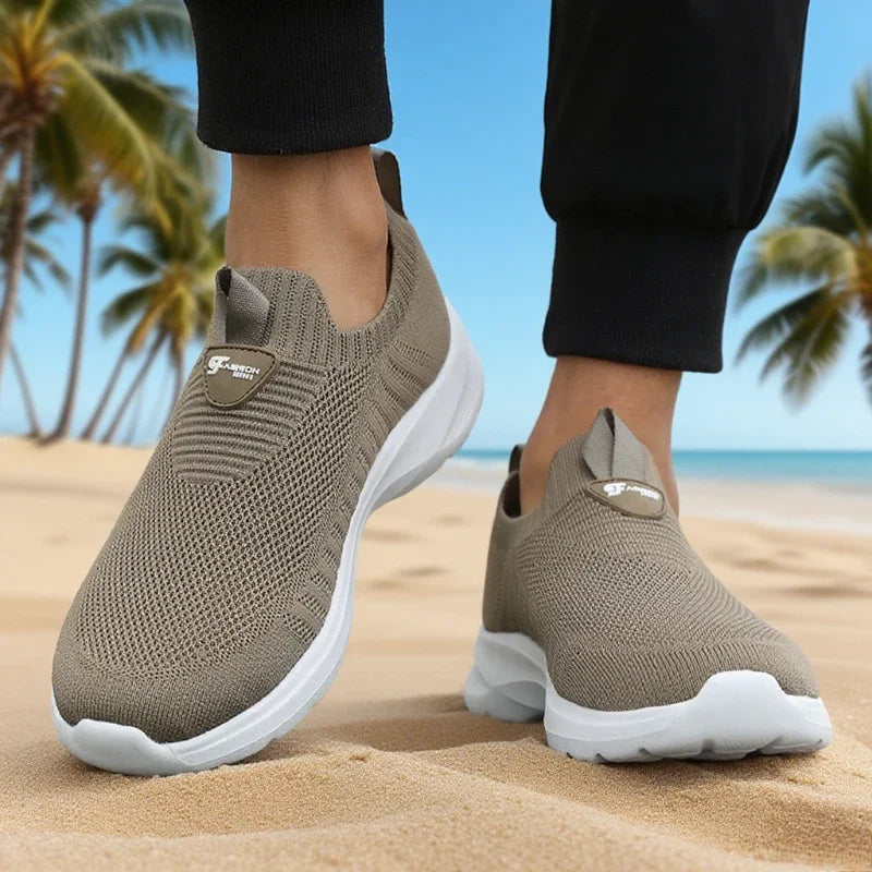 Lightweight Outdoor Male Walking Shoe Breathable Men Casual Shoe Men's Sneakers Slip on Flats Vulcanized Shoes 2025 Sneakers Men
