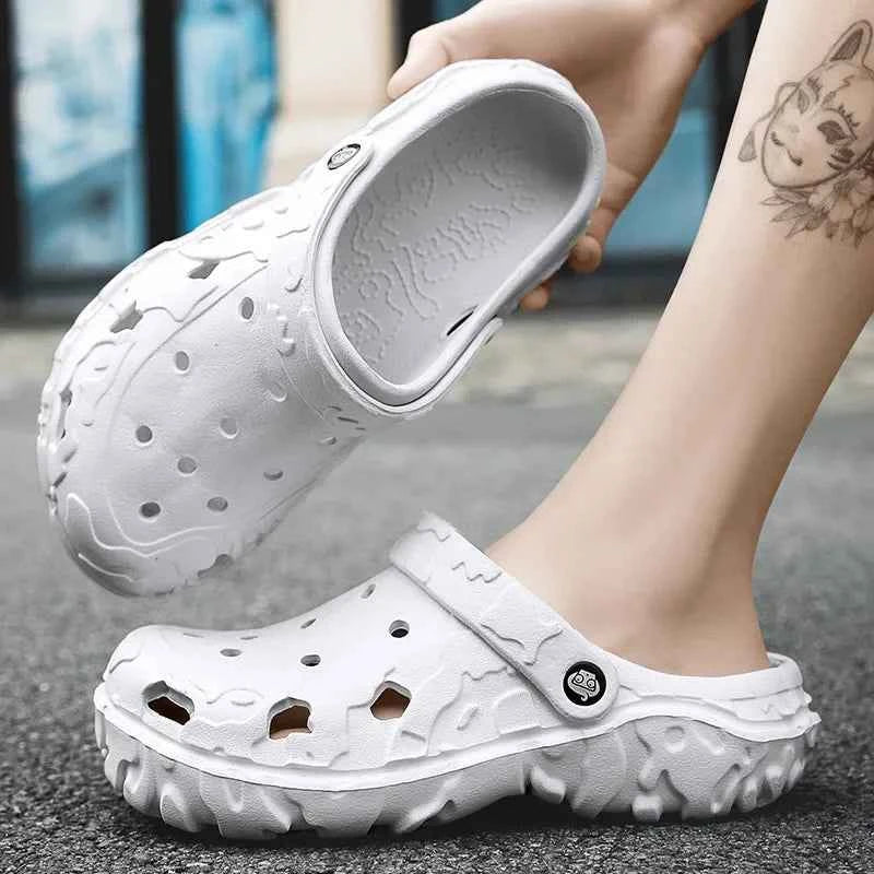 2025 Summer Slippers Clogs Men Beach Shoes Outdoor Garden Shoes Casual Sandals Black Brown Slip-On Men's Breathable Slides