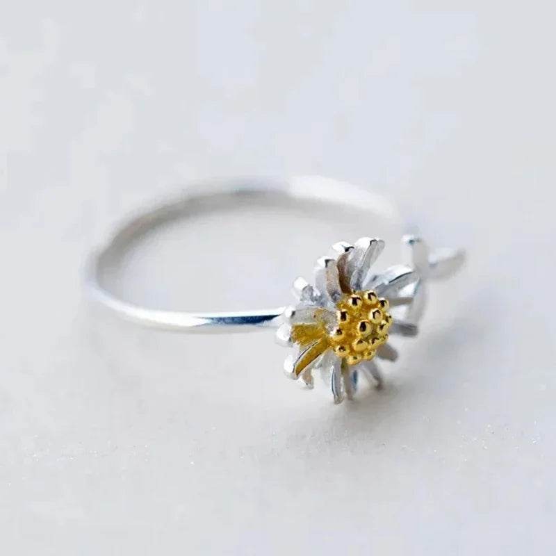 Jewelrieshub silver and gold daisy ring designed as chic daily wear rings for elegant style