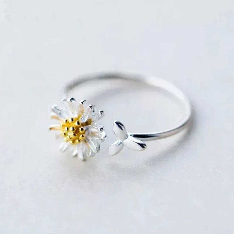 Jewelrieshub silver flower design chic daily wear rings with delicate white petals and gold center