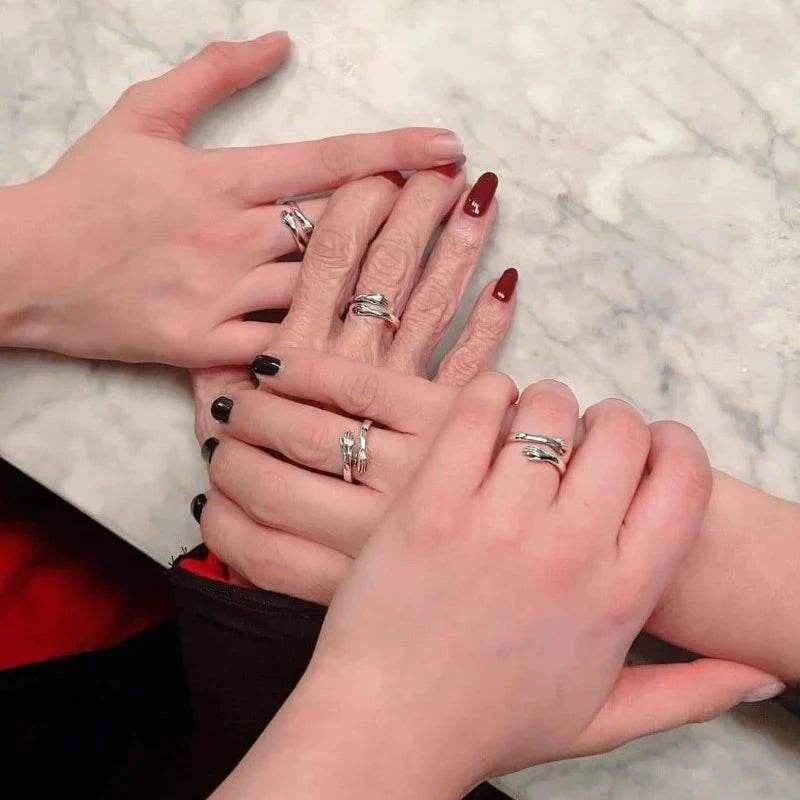 Jewelrieshub Chic Hand Design Ring for Women - Gold Tone