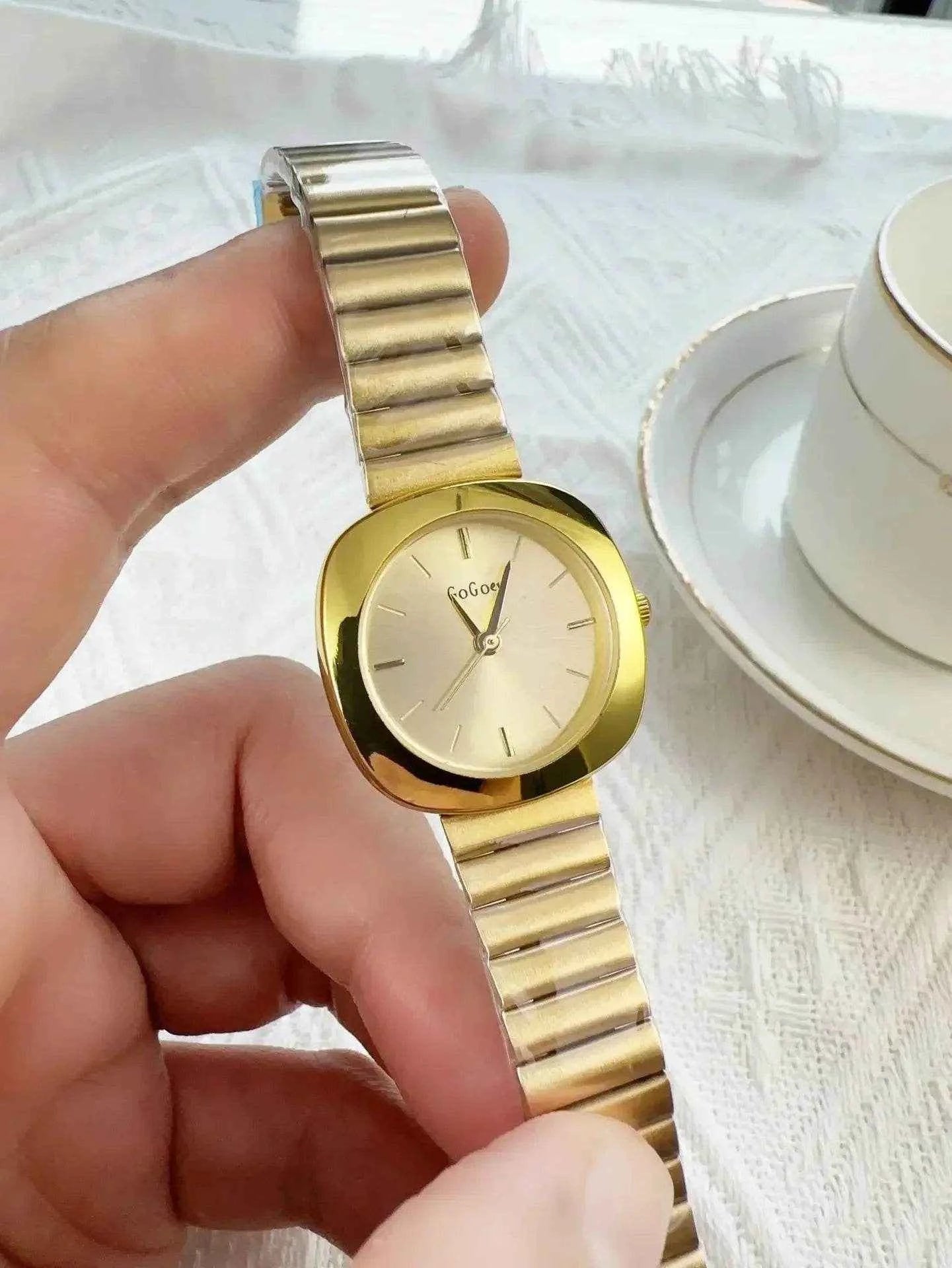 Qoraheyhub Women's Gold Quartz Watch Stylish Design