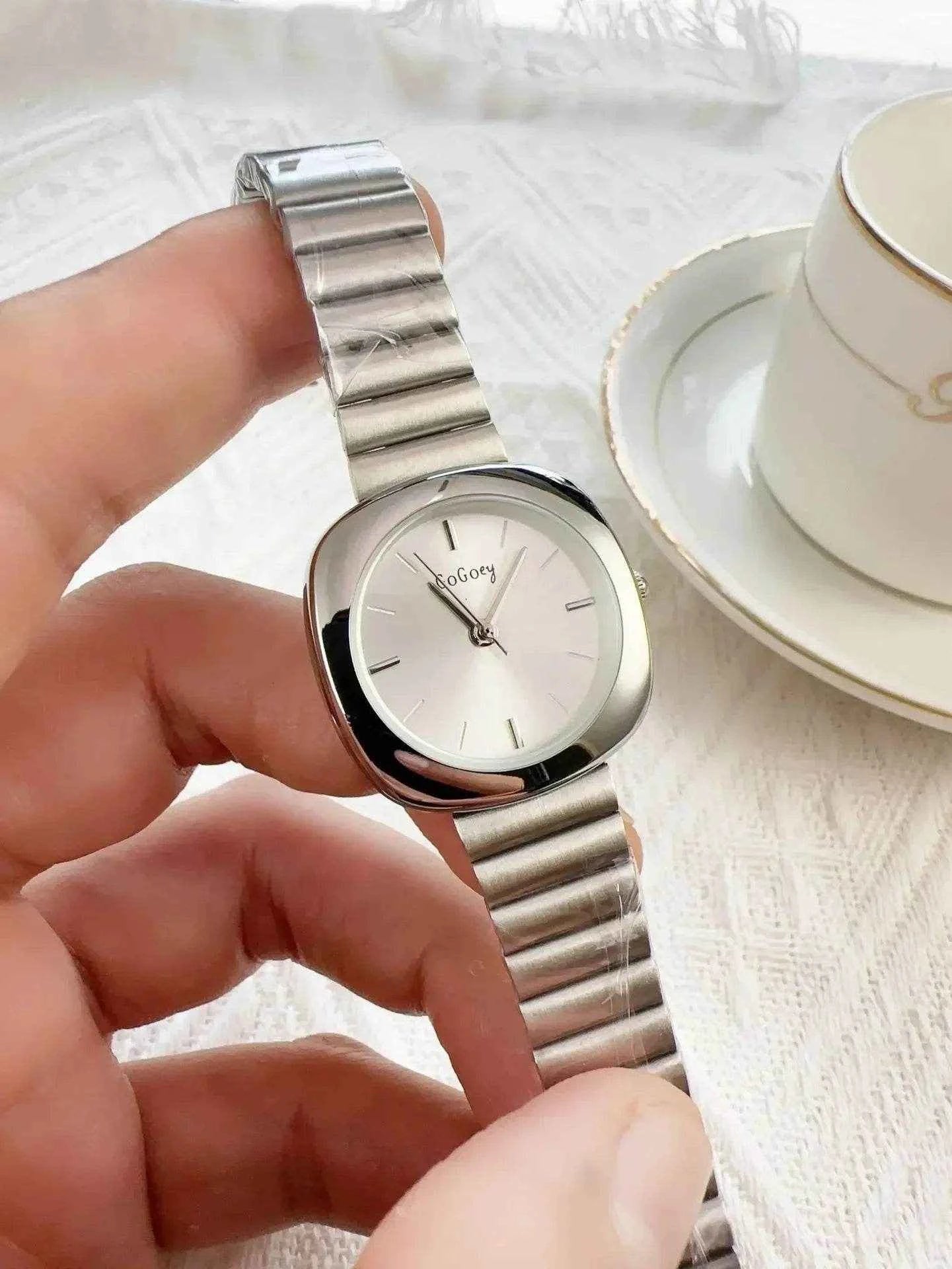 Qoraheyhub Women's Gold Quartz Watch Stylish Design