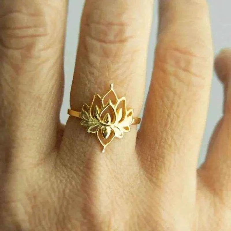 Jewelrieshub Elegant Lotus Flower Ring for Women - Gold
