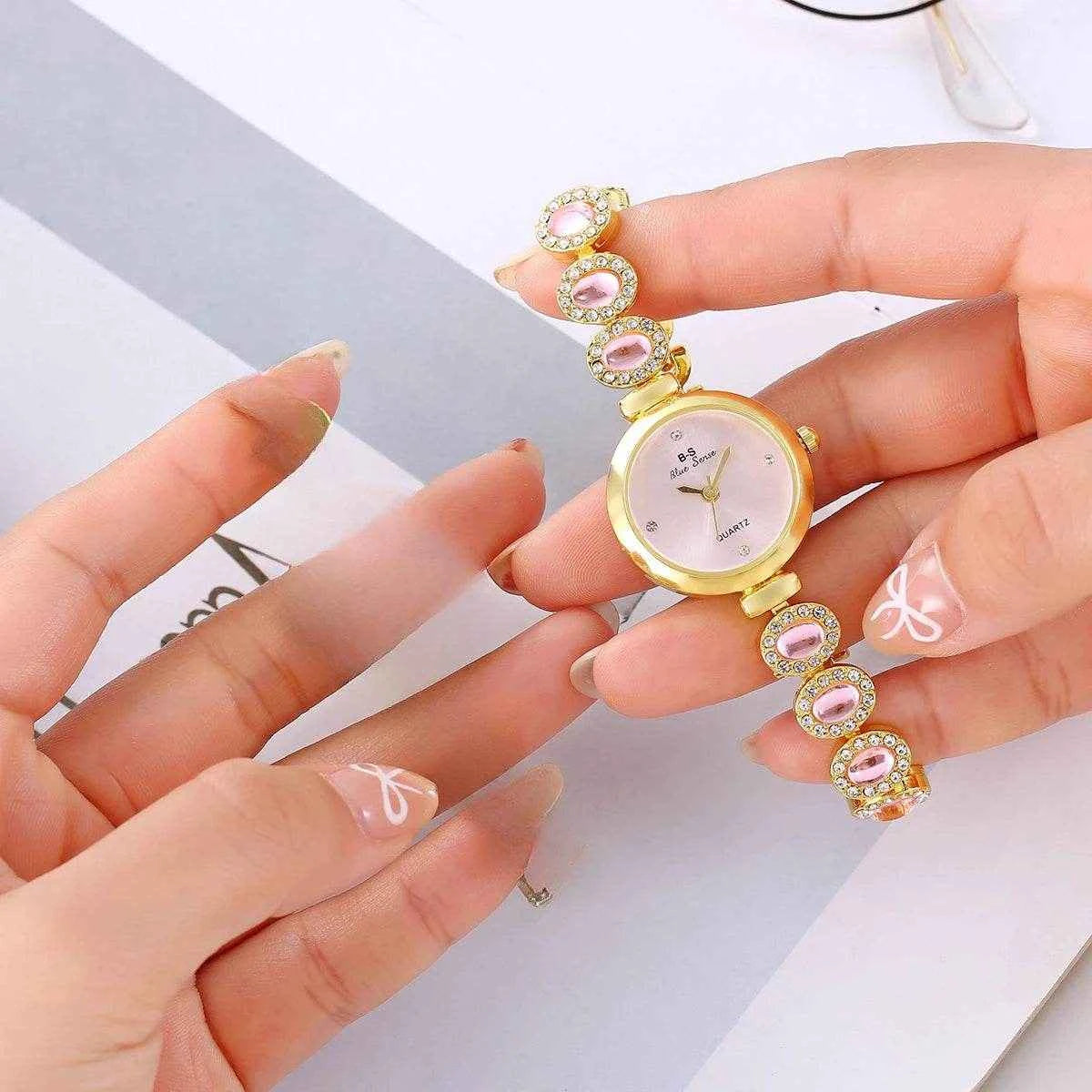 Qoraheyhub Luxury Green Bracelet Watch for Women Stylish