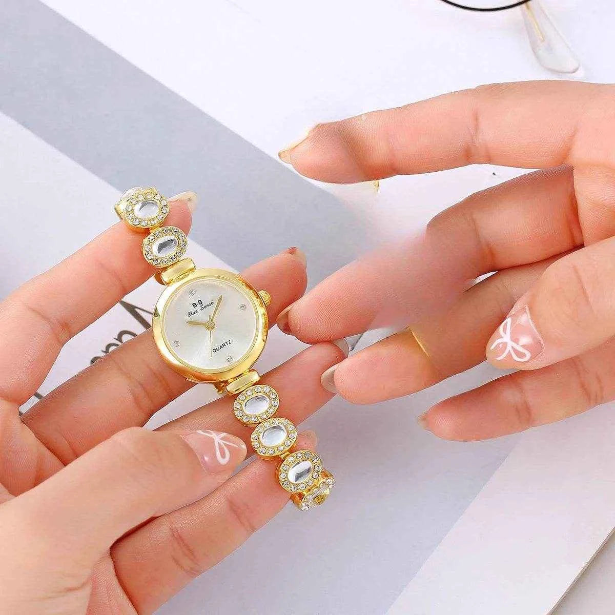 Qoraheyhub Luxury Green Bracelet Watch for Women Stylish