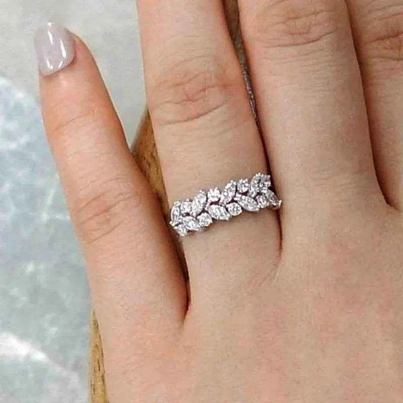 Jewelrieshub Marquise Zirconia Wedding Band - Elegant Design