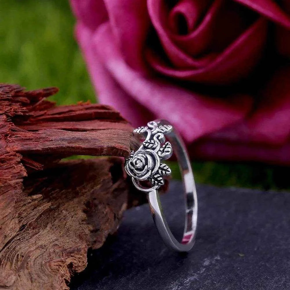 Jewelrieshub Elegant Floral Statement Ring Silver Design
