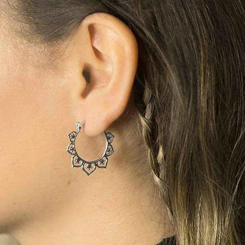Jewelrieshub Silver Hoop Earrings for Women - Stylish Floral Design