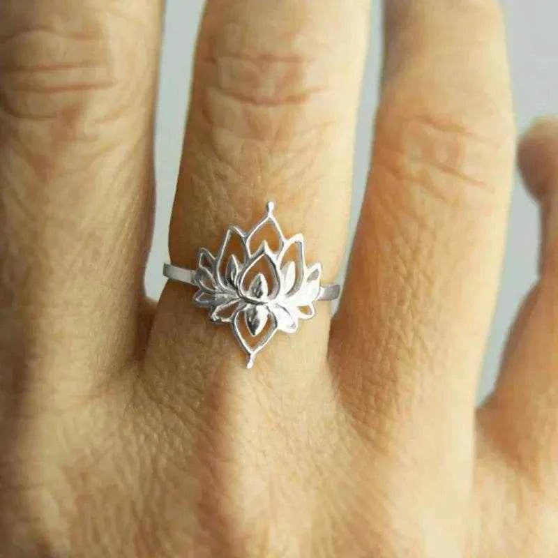 Jewelrieshub Elegant Lotus Flower Ring for Women - Gold