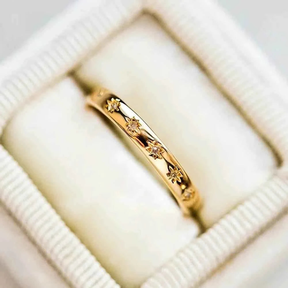 Jewelrieshub Simple Silver Band Ring with Star Design