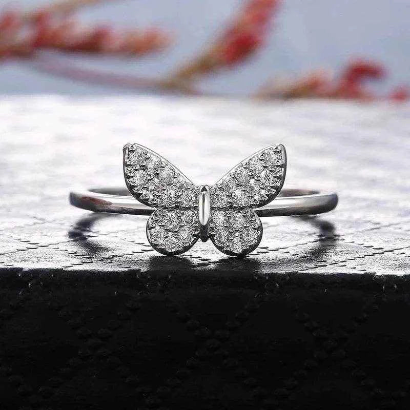 Jewelrieshub Delicate Minimalist Gold Ring with Diamonds