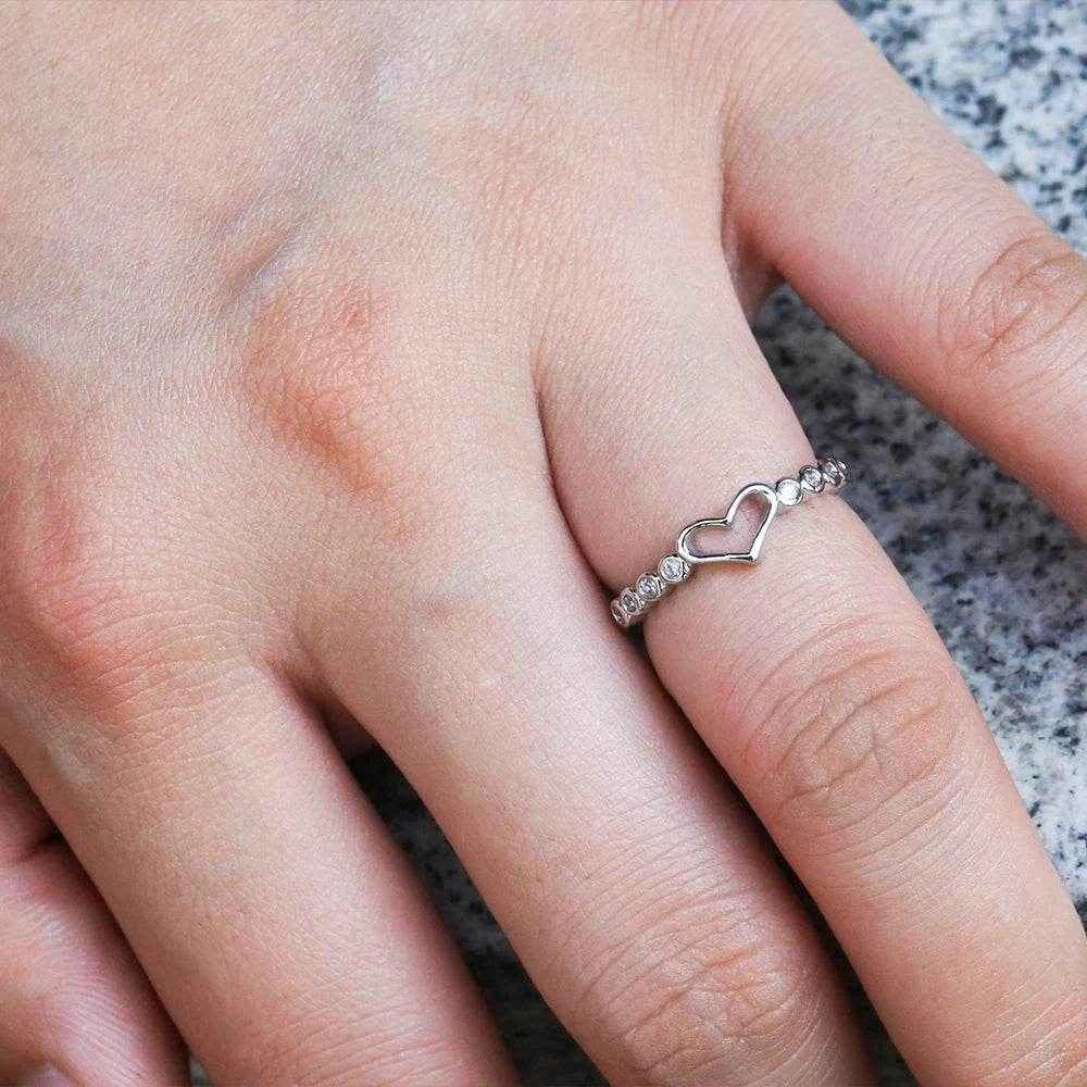 Jewelrieshub Delicate Minimalist Gold Ring with Diamonds
