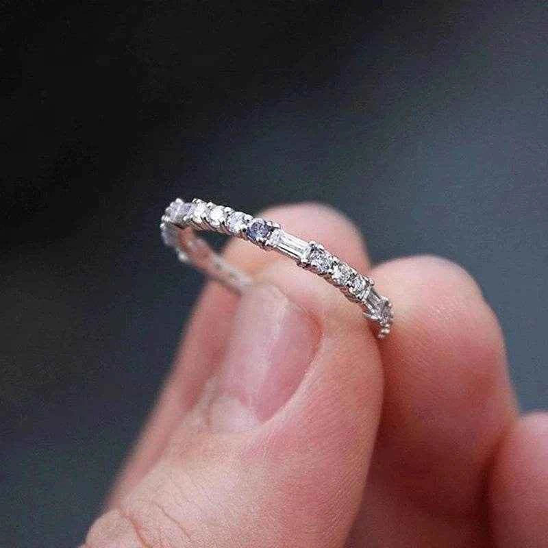Jewelrieshub Delicate Minimalist Gold Ring with Diamonds