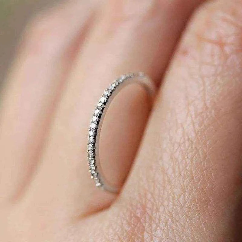 Jewelrieshub Delicate Minimalist Gold Ring with Diamonds