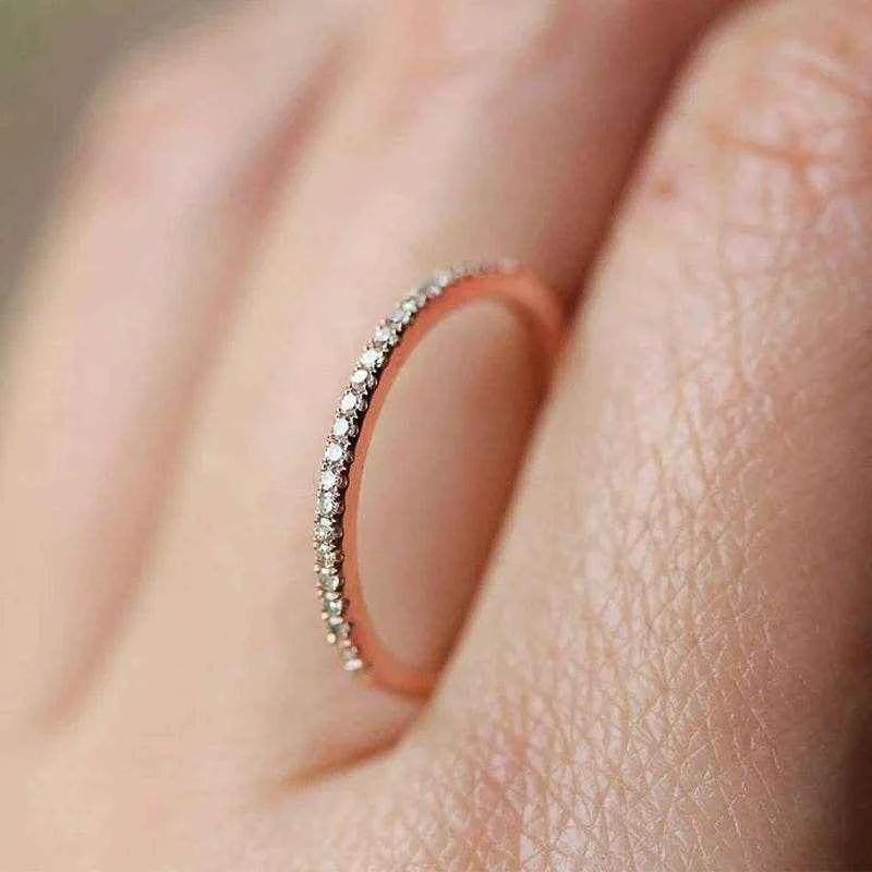 Jewelrieshub Delicate Minimalist Gold Ring with Diamonds