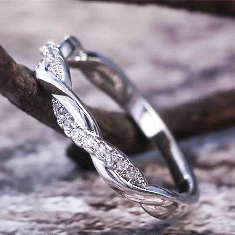 Jewelrieshub Delicate Minimalist Gold Ring with Diamonds
