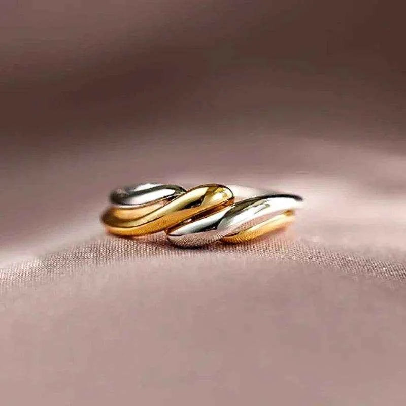 Jewelrieshub Women's Gold and Silver Statement Ring