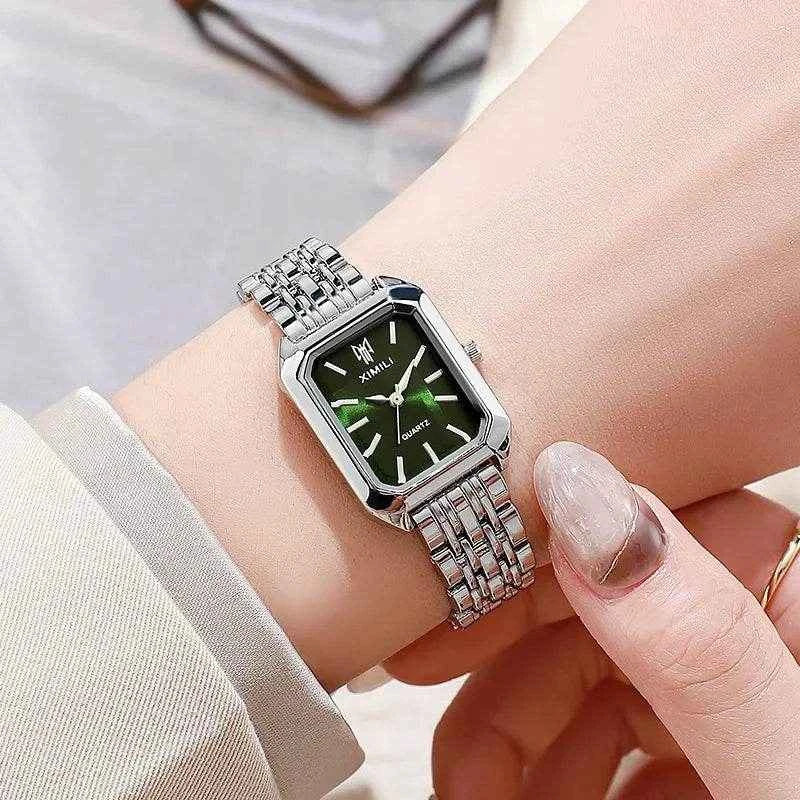 Qoraheyhub Luxury Quartz Wristwatch for Women – Elegant Gold Tone