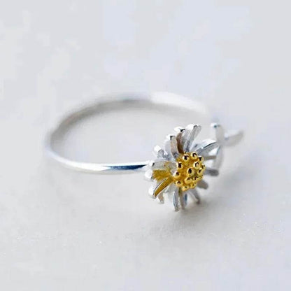 Jewelrieshub silver and gold daisy ring designed as chic daily wear rings for elegant style